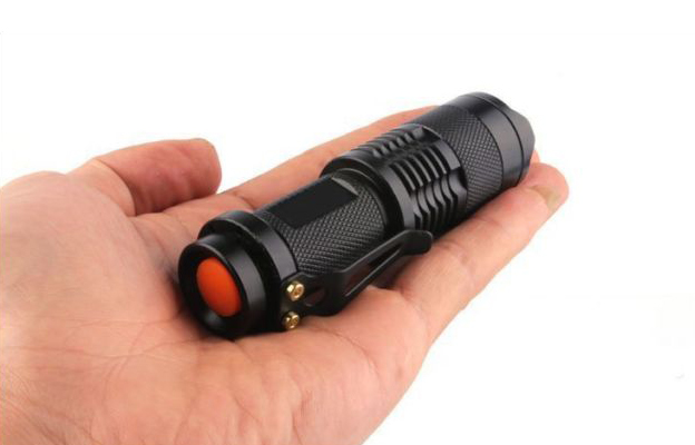 AA Zoom (Q5) 200 lumens  Недорогой линзованный фонарик с фокусировкой, Американский светодиод и работа от батареек АА и аккумуляторов 14500 с вдвое выше мощностью