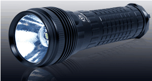 A6 Polestar (MC-E)  700 lumens  Мощный поисковый фонарь на батарейках АА