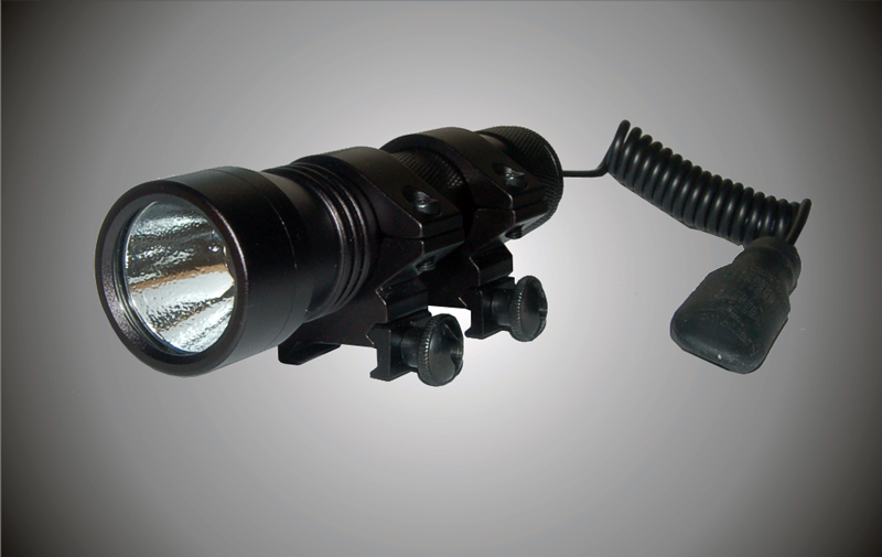 Комплект охотника подствольный фонарь с креплением на ружье и выносной охотничьей кнопкой